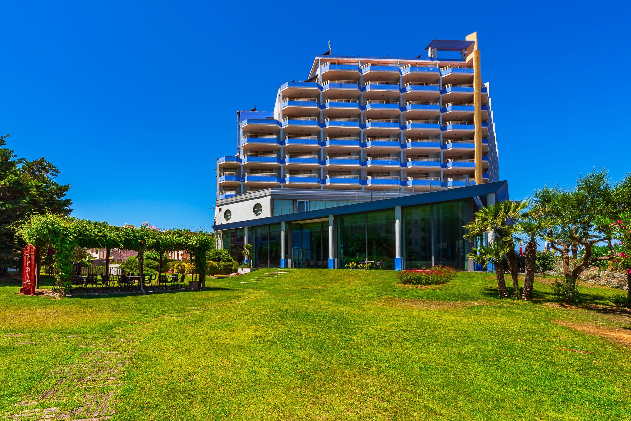 Xon's Platja Hotel Apartaments — Roses