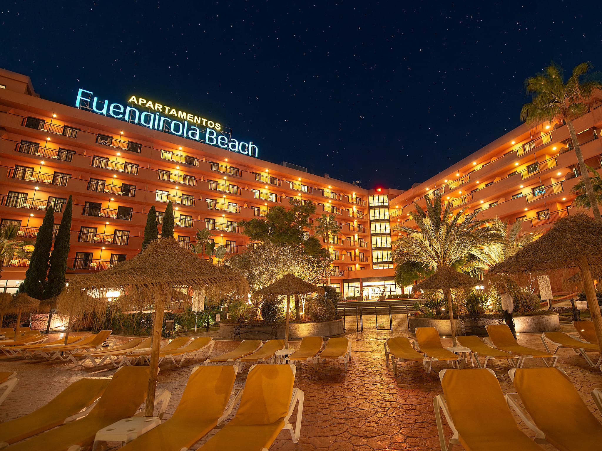 Apartahotel Fuengirola Beach — Fuengirola