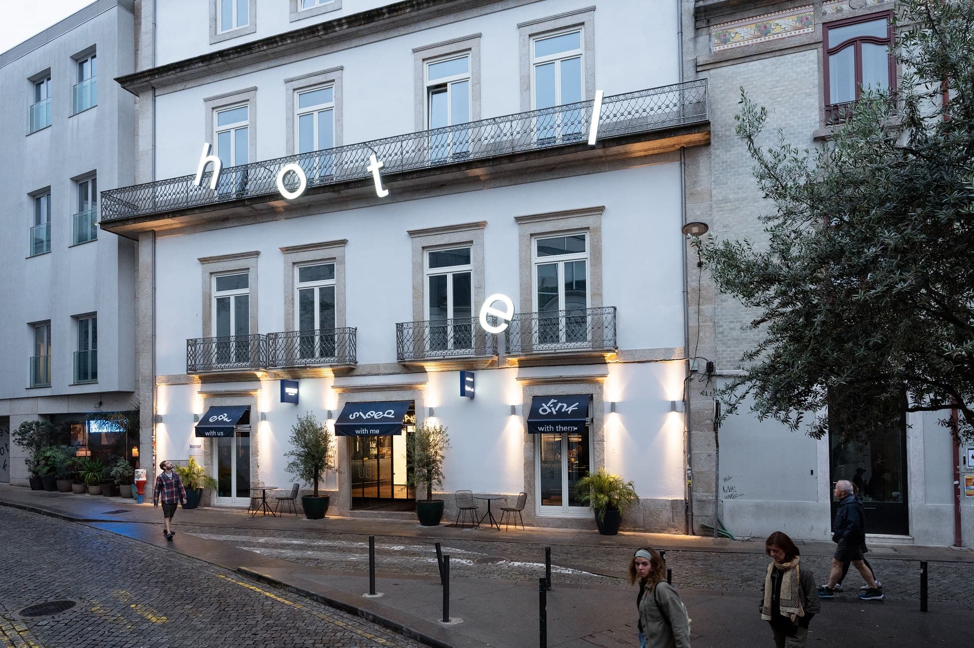 chic&basic Gravity — Porto