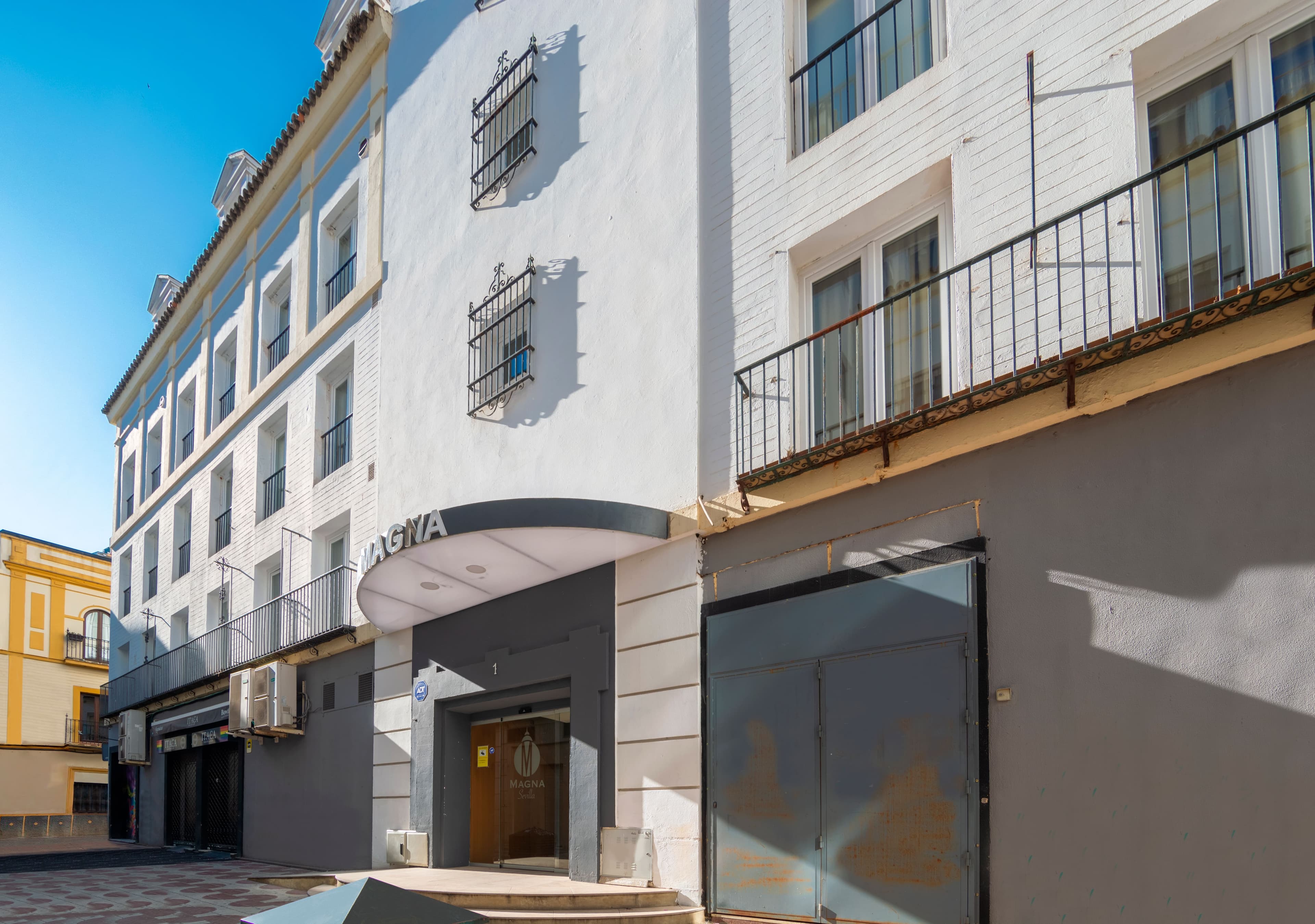 Apartamentos Magna Sevilla — Seville