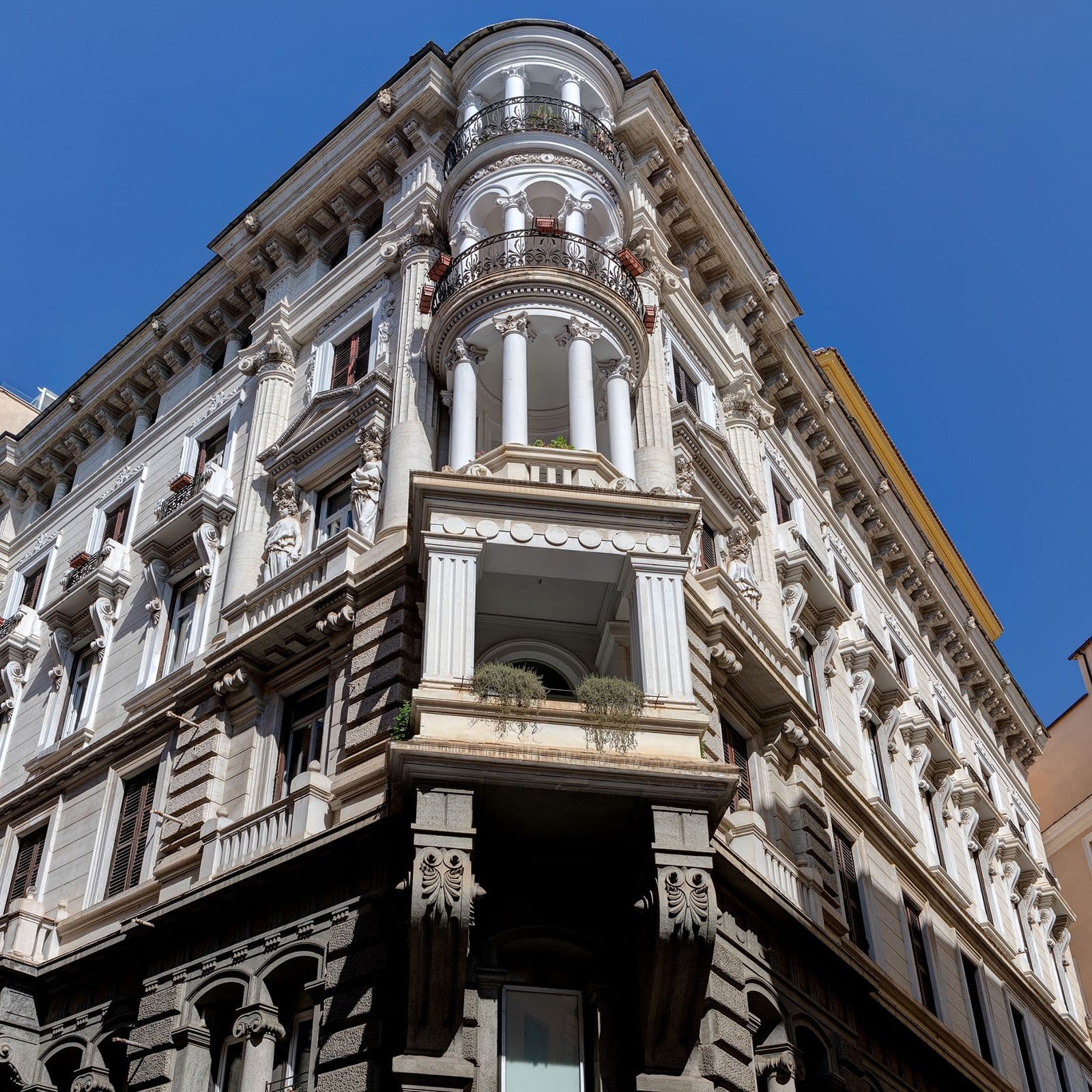 Dharma Luxury Hotel — Rome
