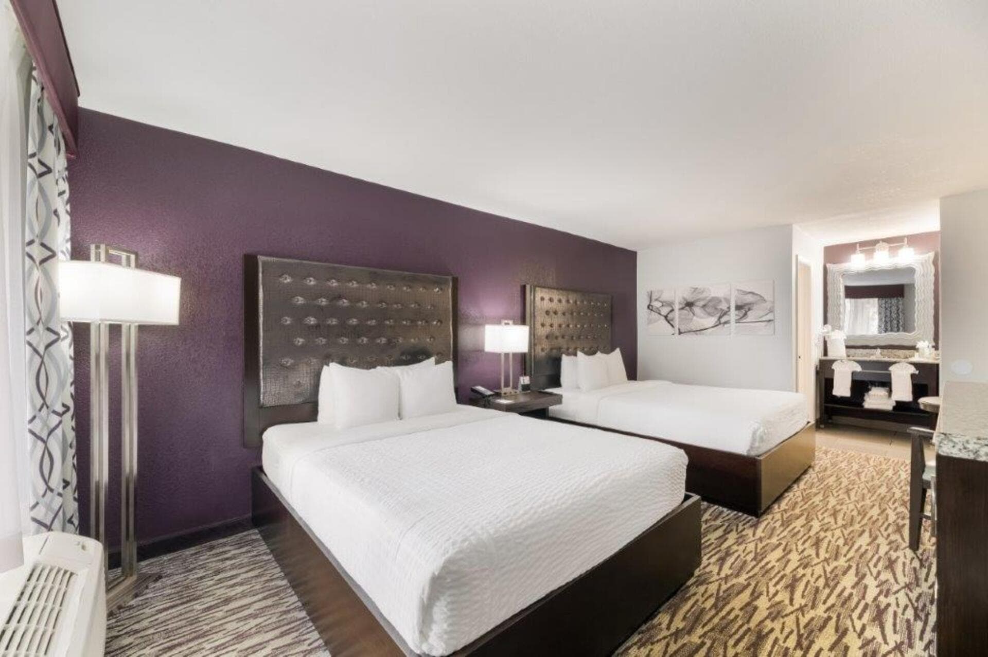 Clarion Inn & Suites Across From Universal Orlando Resort — Orlando