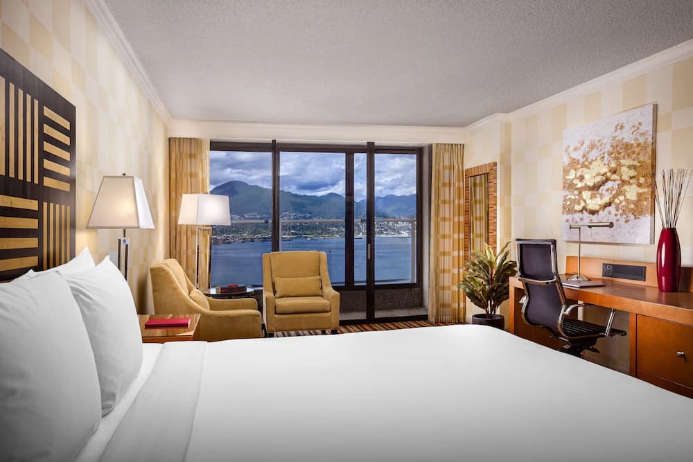 Pinnacle Hotel Harbourfront — Vancouver