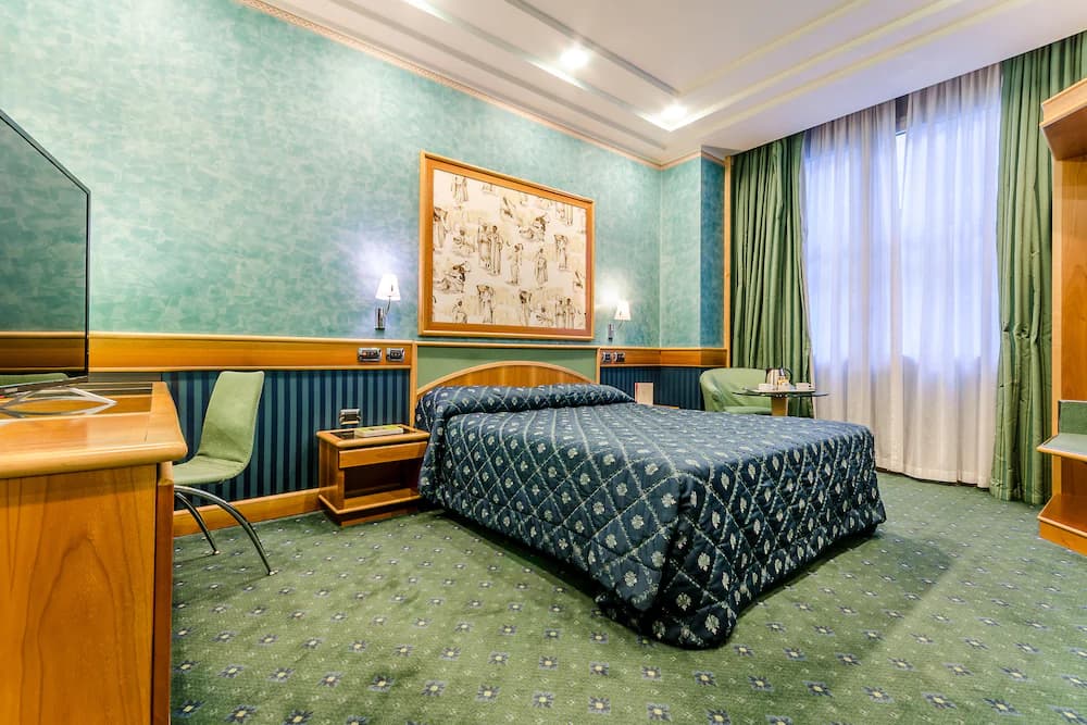 Hotel Brunelleschi — Milan