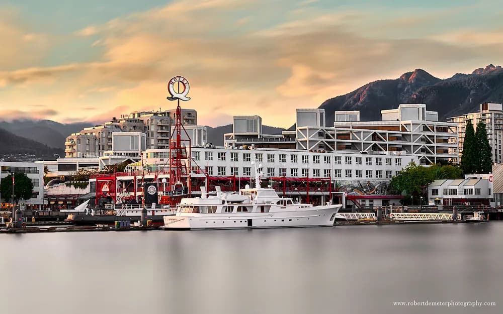 Lonsdale Quay Hotel — Vancouver