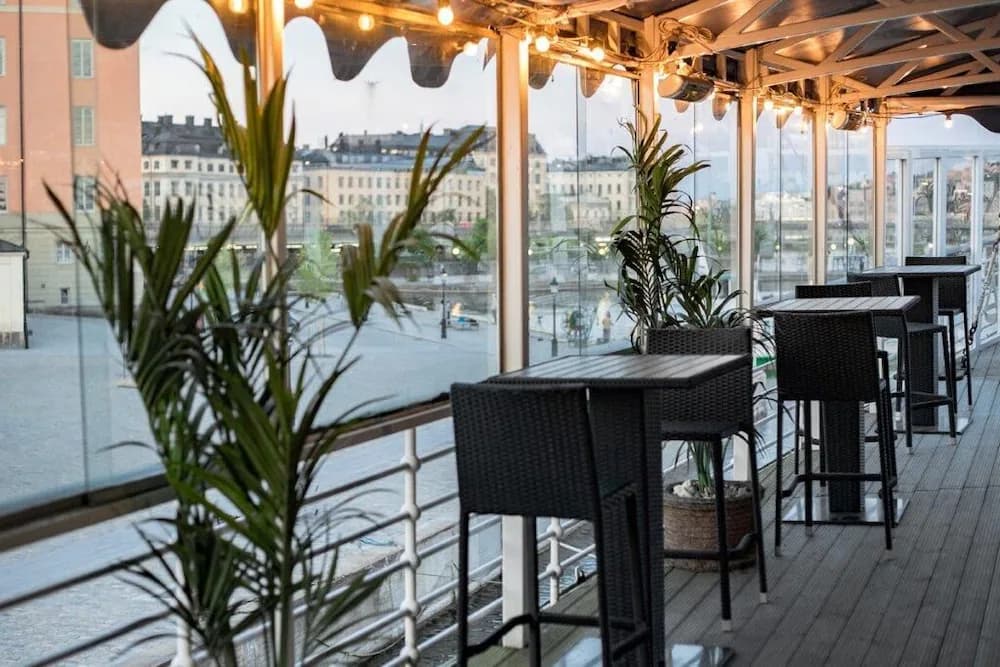 Mälardrottningen Yacht Hotel & Restaurant — Stockholm