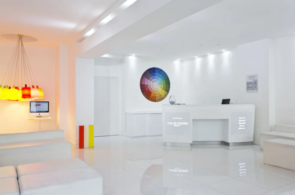 Color Design Hotel — Alfortville