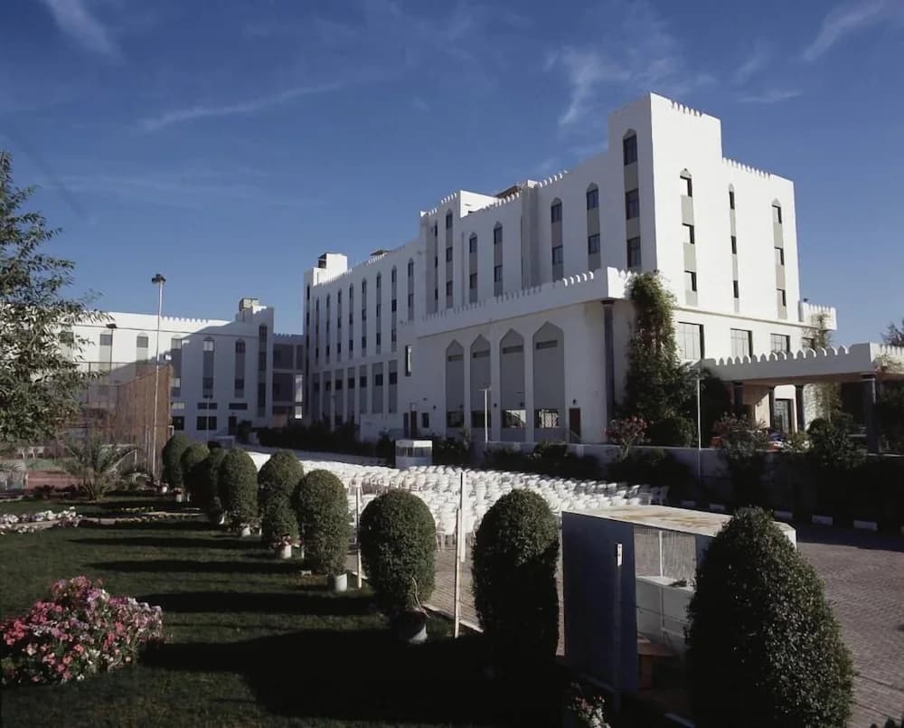 Hotel Al Madinah Holiday فندق المدينة هوليداي — Muscat