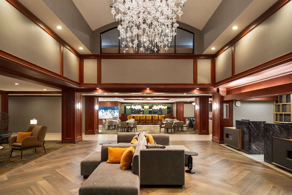 La Quinta Inn & Suites by Wyndham Madison American Center — Sun Prairie