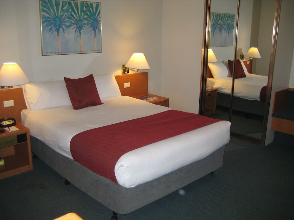 DeVere Hotel — Sydney