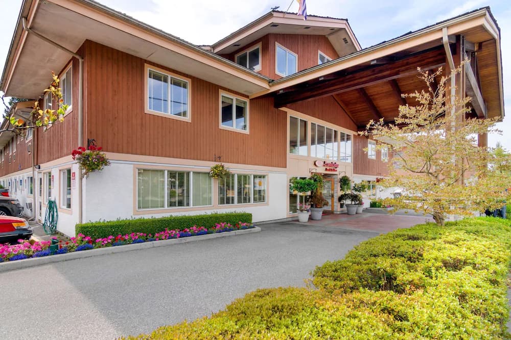 Econo Lodge Inn & Suites — Vancouver