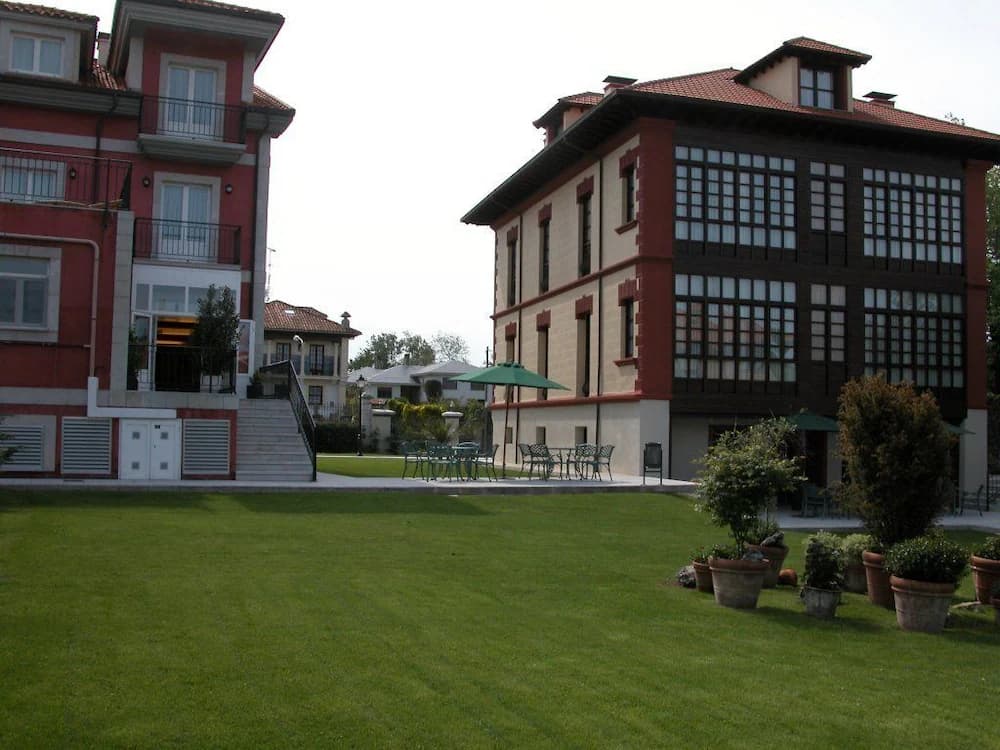 Hacienda de Don Juan — Llanes