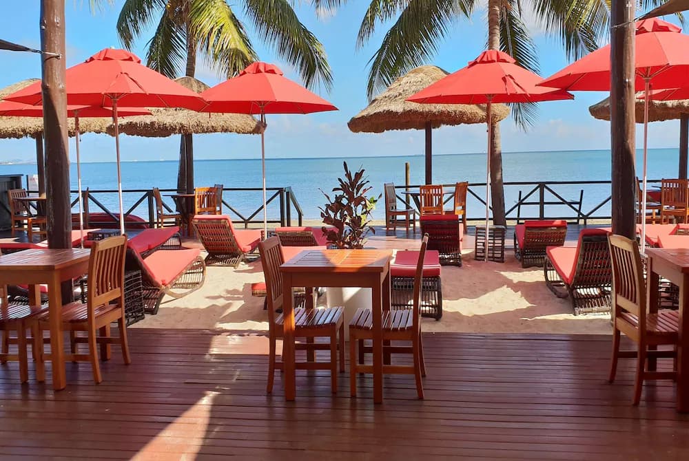 Ramada Suites by Wyndham Wailoaloa Beach Fiji — Nadi