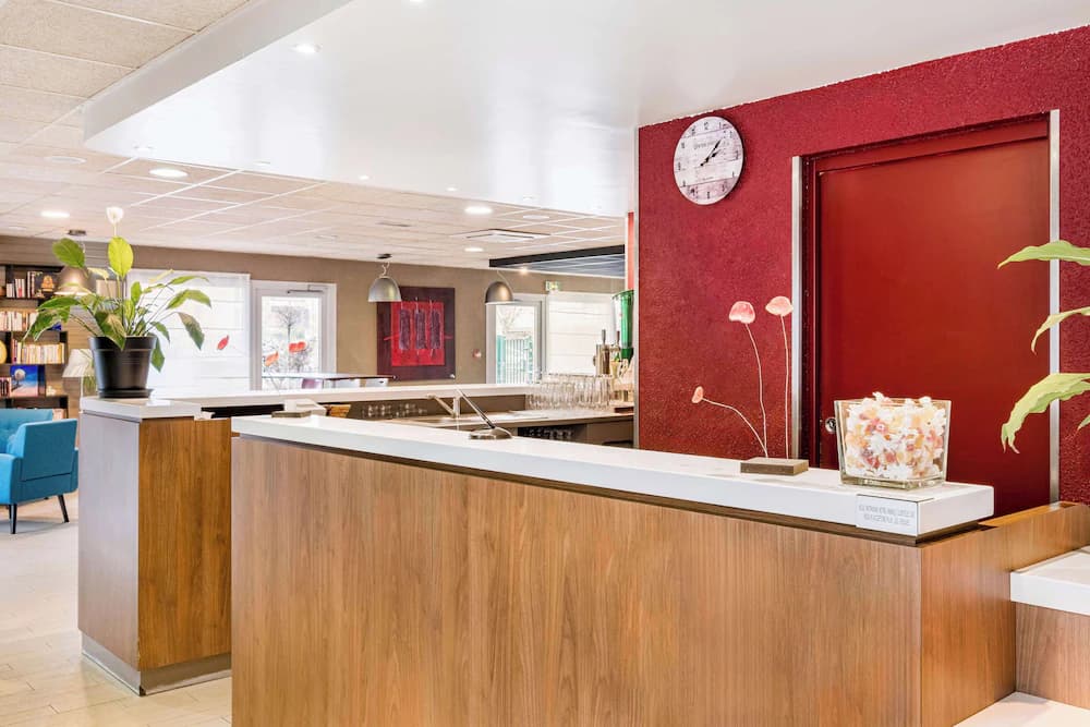 HOTEL CAMPANILE GENEVE — Geneva