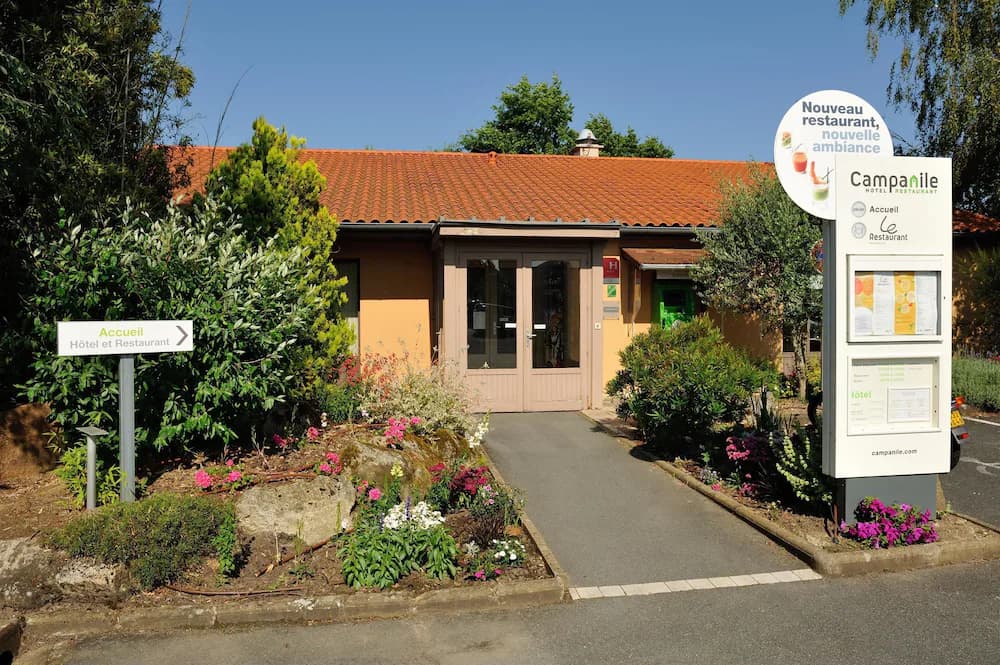 Hôtel Restaurant Campanile Cholet — Sèvremoine