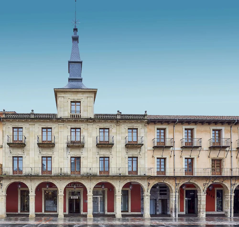 Hotel NH Collection León Plaza Mayor — Leon