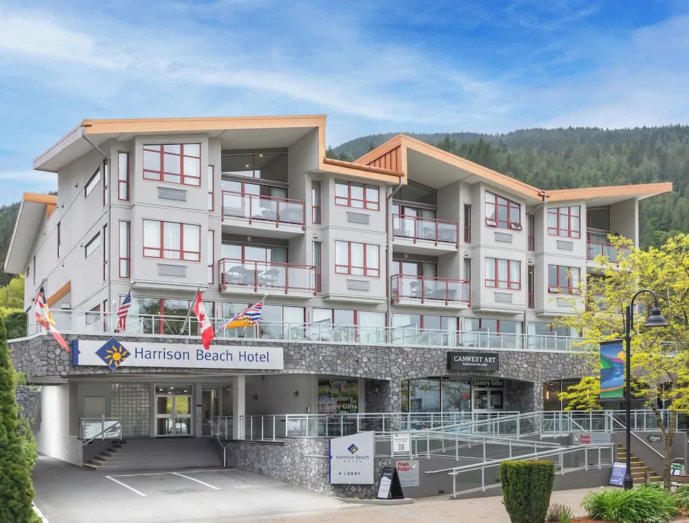 Harrison Beach Hotel — Chilliwack