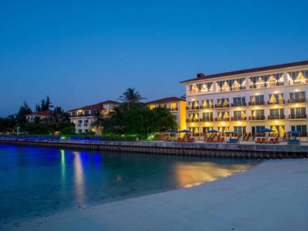 Hulhule Island Hotel — Maldives