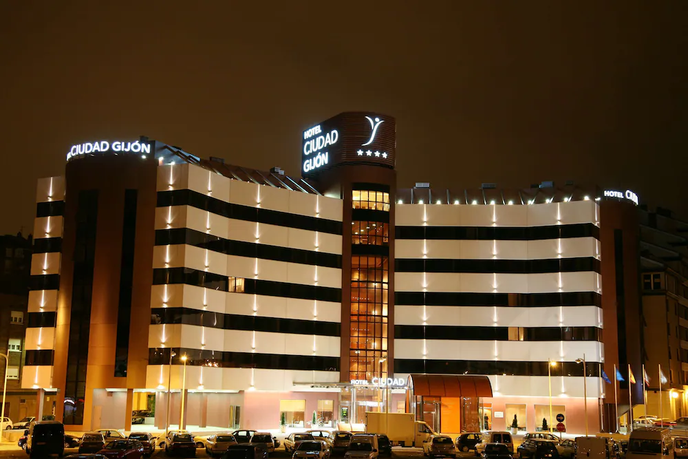 Hotel Silken Ciudad Gijon — Oviedo