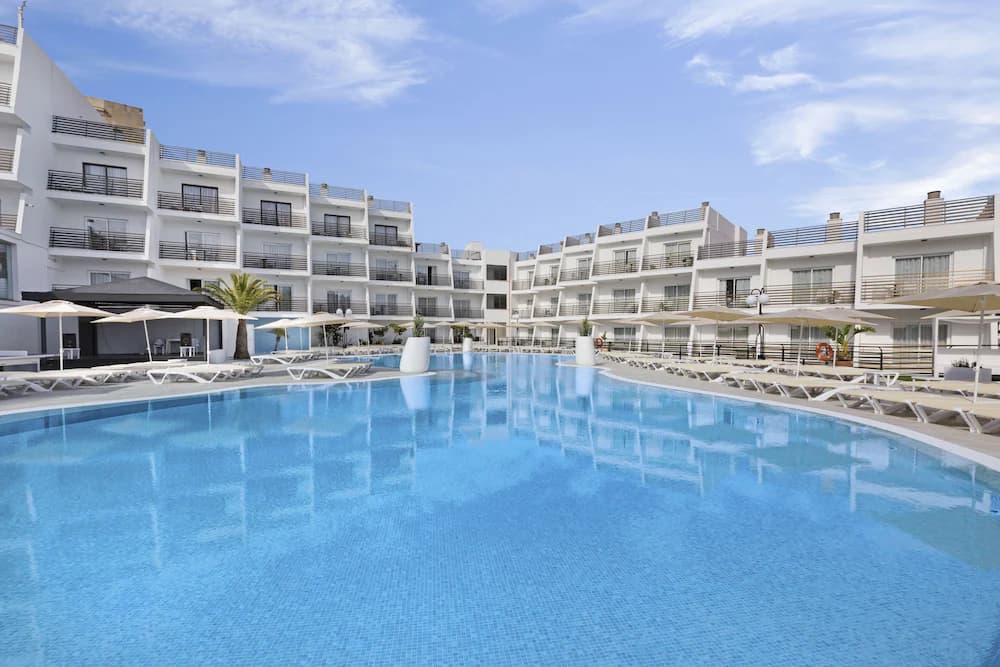 Palmanova Suites by TRH — Palma de Mallorca