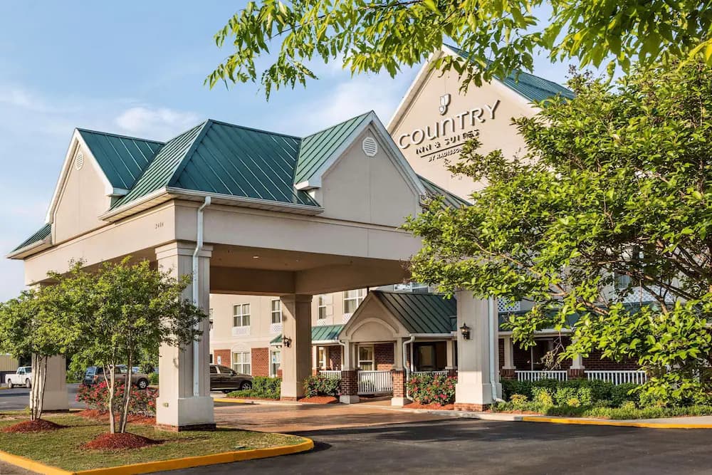 Country Inn & Suites by Radisson, Chester, VA — Petersburg