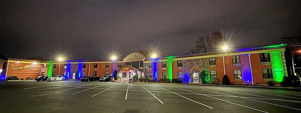 Town House Inn & Suites — New York