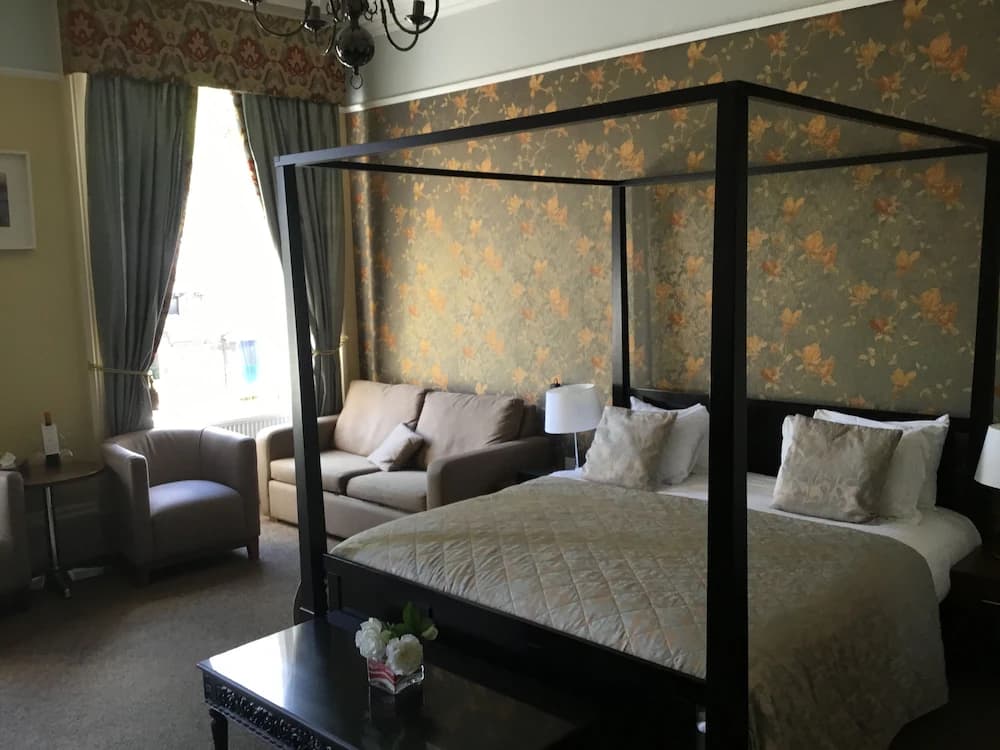 Salisbury Hotel — Edinburgh
