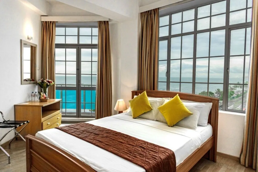 Global Towers Hotel & Apartments — Colombo