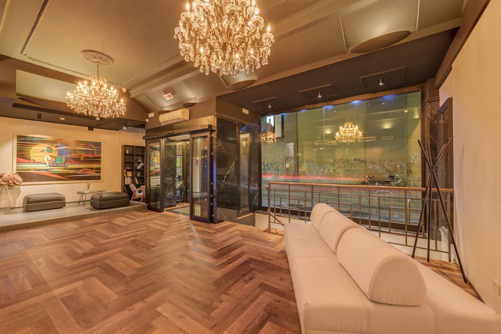 Hotel Roxy Srl — Milan