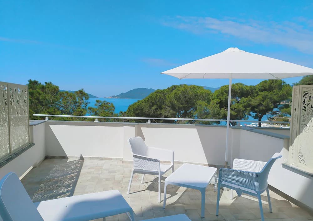 Hotel Byron — Massa