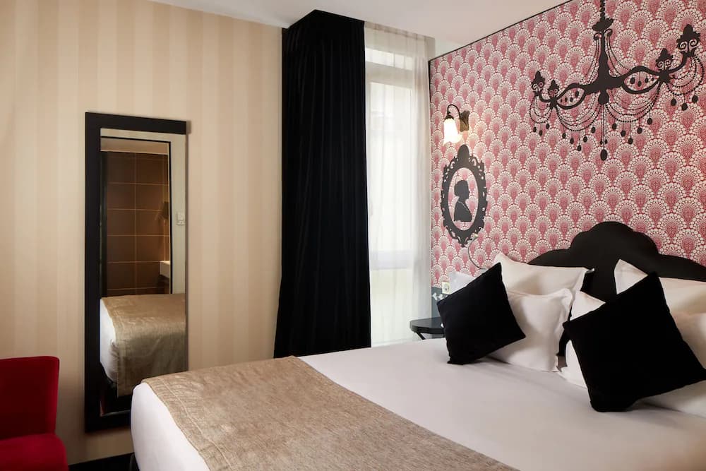 Hotel Les Théâtres Paris — Paris