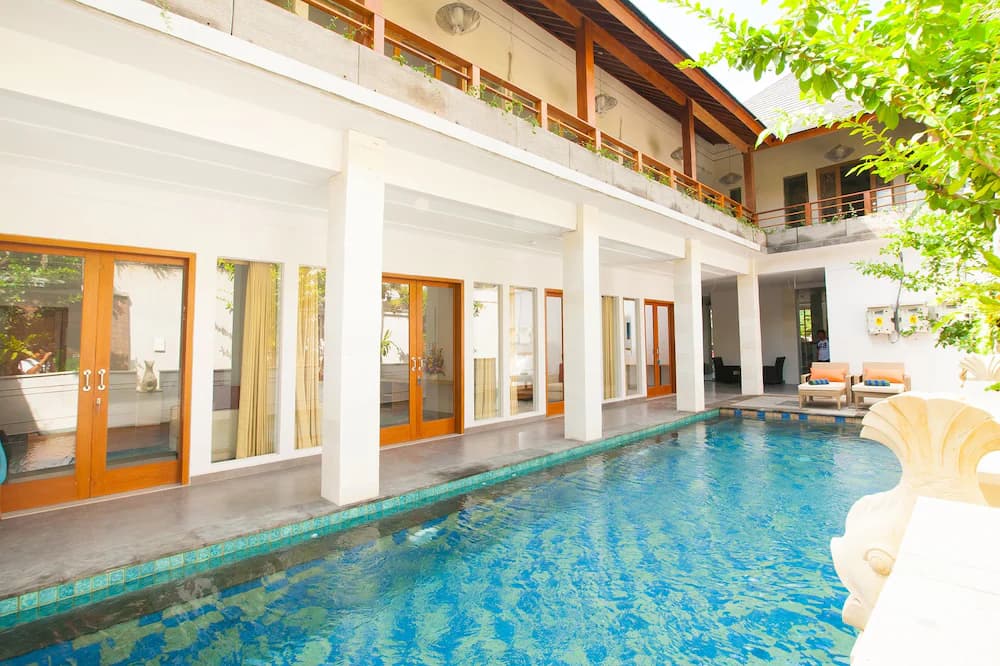 Apple Villa & Suite Seminyak — Bali
