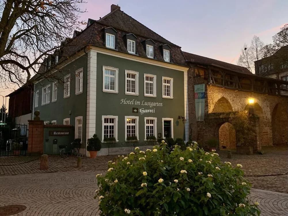 Hotel im Lustgarten — Dossenheim
