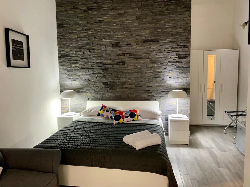 Franz Guest House — Naples