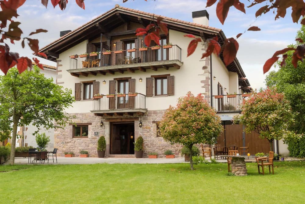 Hotel Rural Iribarnia — Esteribar