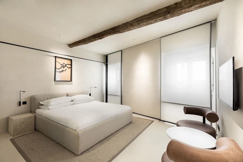 Hotel Scenario — Rome
