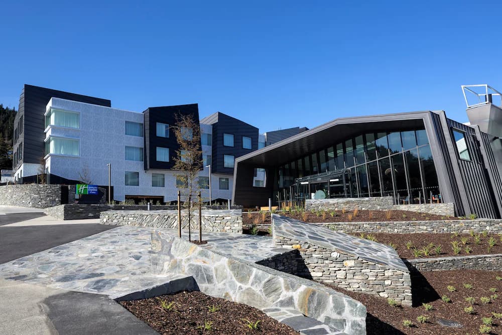 Holiday Inn Express & Suites Queenstown — Queenstown