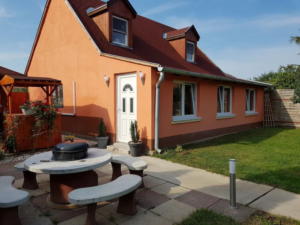 Airport16 B&B — Budapest