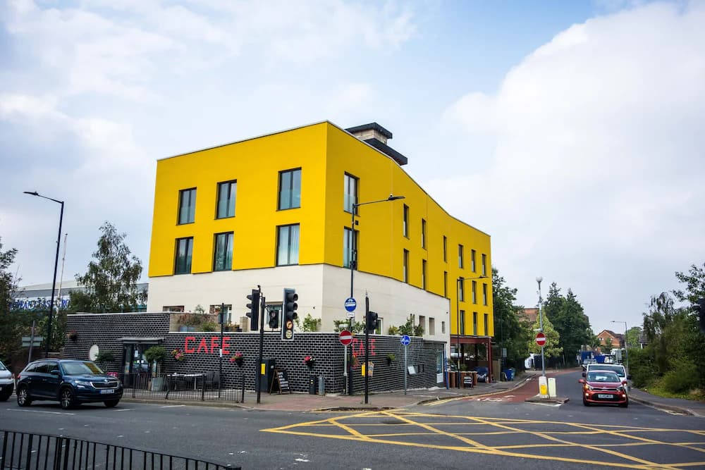 Abbey Point Cafe and B&B — Northolt