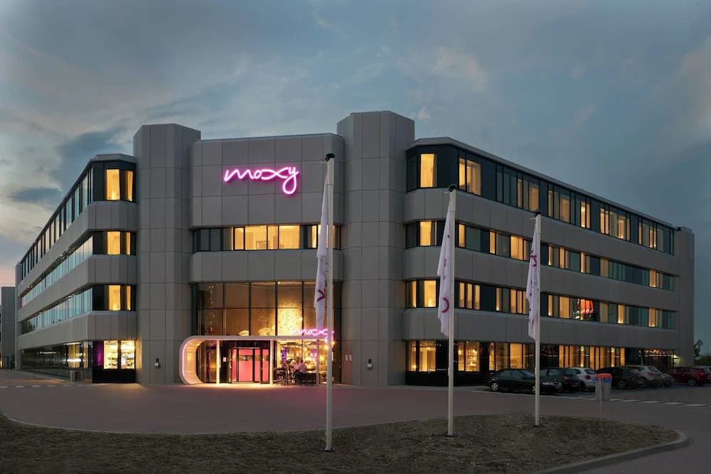 Moxy Amsterdam Schiphol Airport — Amsterdam