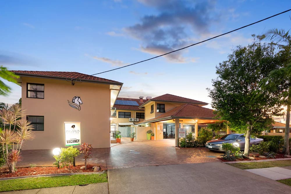 Pegasus Motor Inn and Serviced Apartments — Brisbane