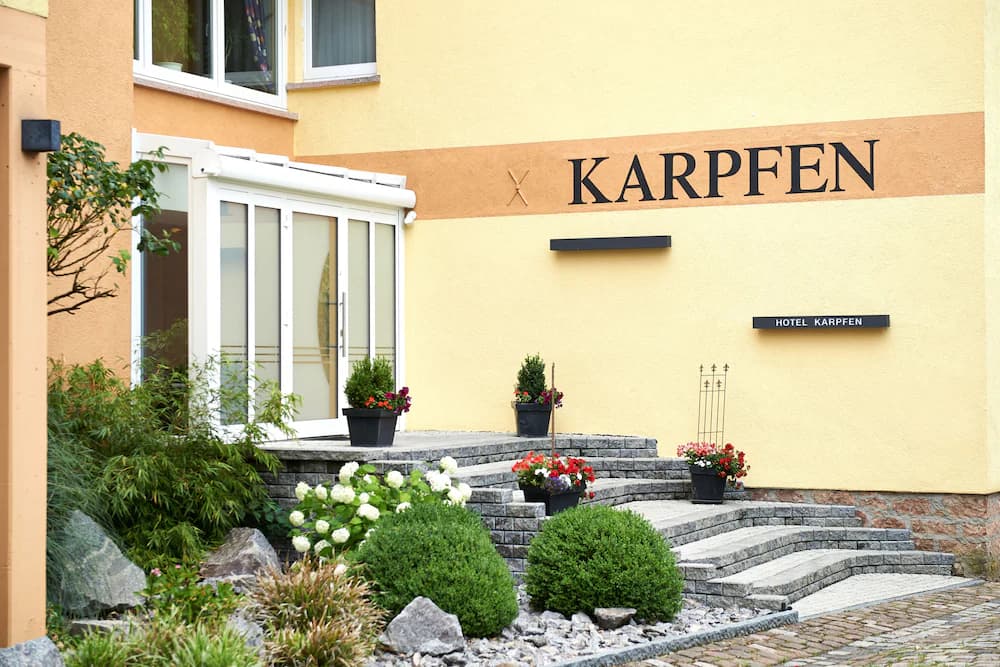 Hotel Restaurant Zum Karpfen — Klingenberg am Main