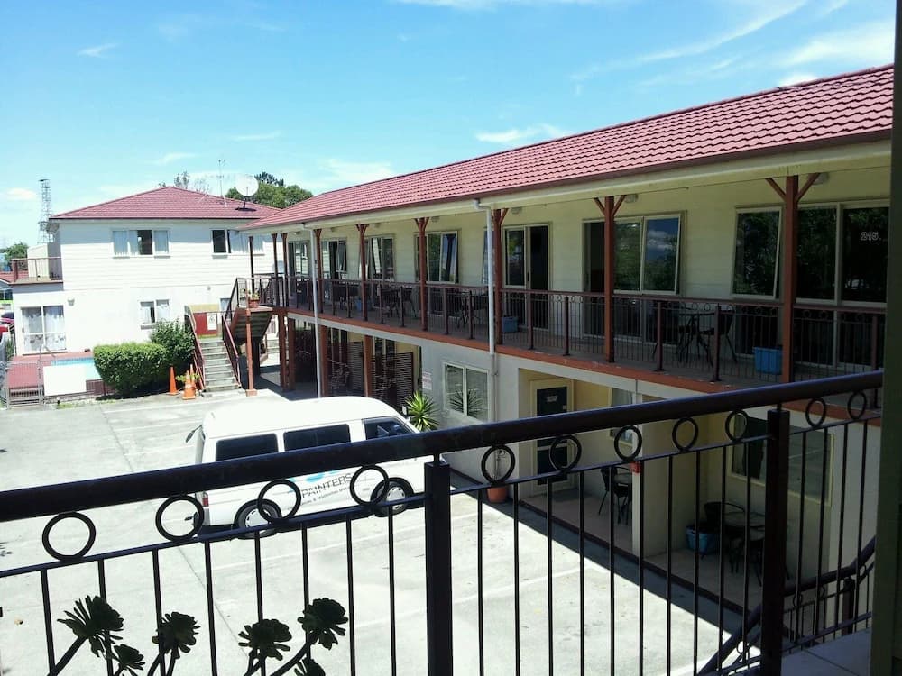 Avondale Motor Inn — Auckland