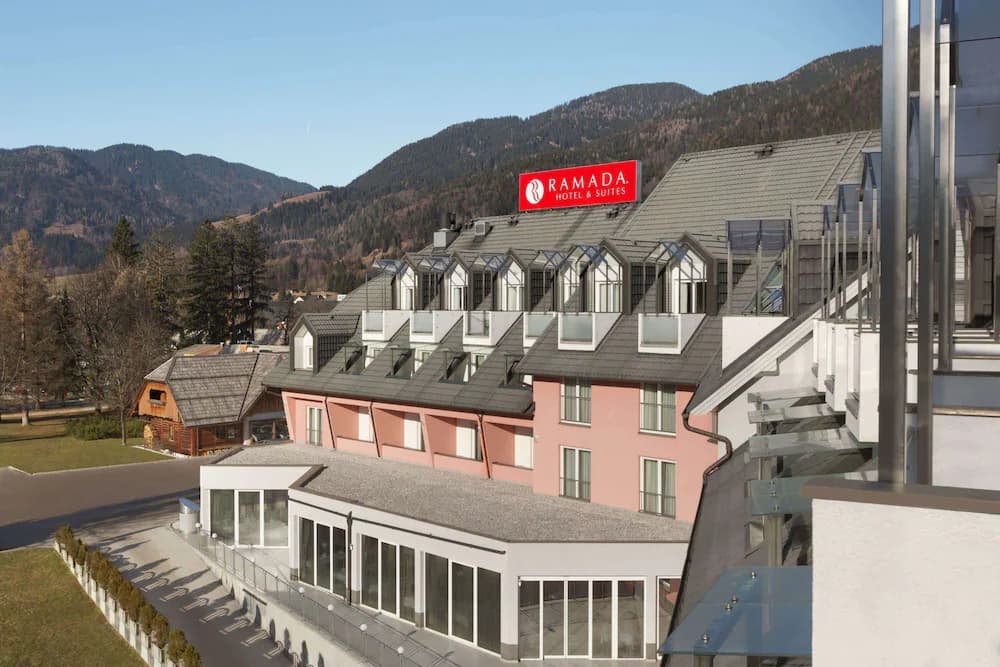Ramada Hotel & Suites by Wyndham Kranjska Gora — Arnoldstein