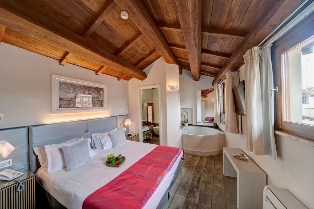Navona Palace Luxury Inn — Rome