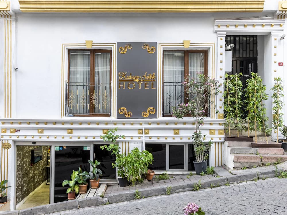 Kadirga Antik Hotel — Istanbul