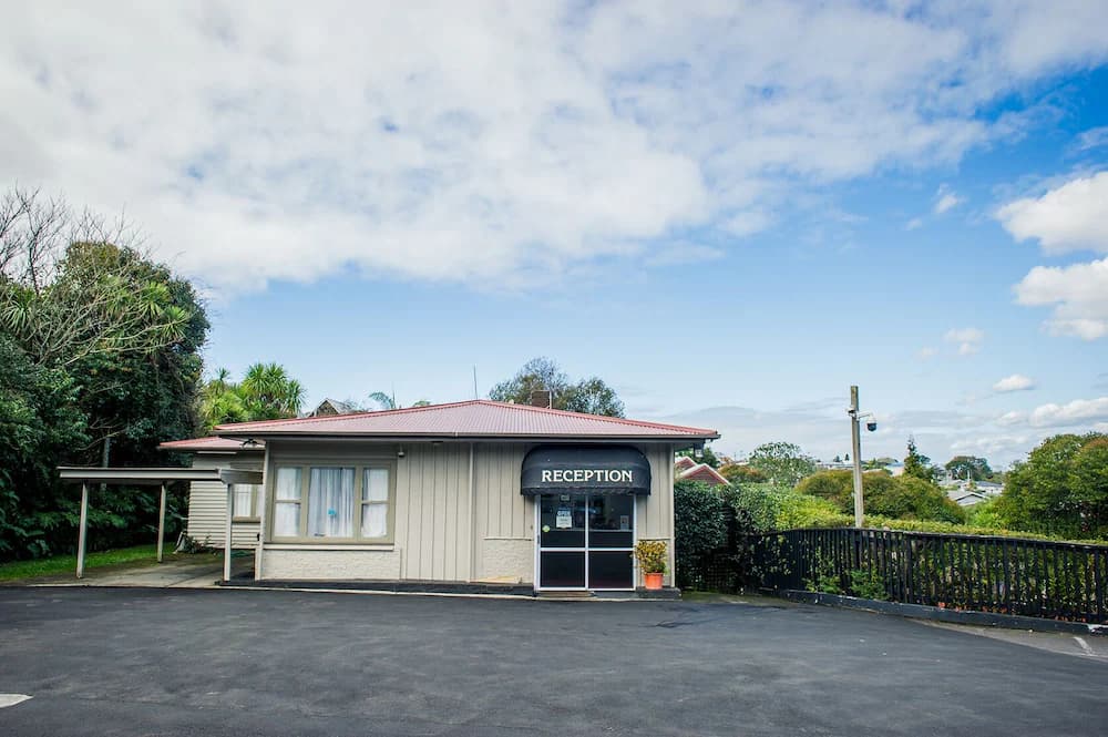 Touchwood Motor Inn — Auckland