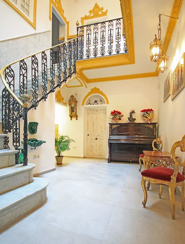 Palace House Hércules 92 — Seville