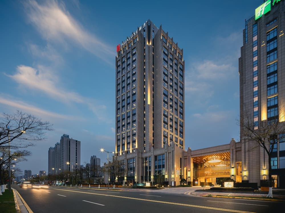Hualuxe Kunshan Huaqiao, an IHG Hotel — Lujia