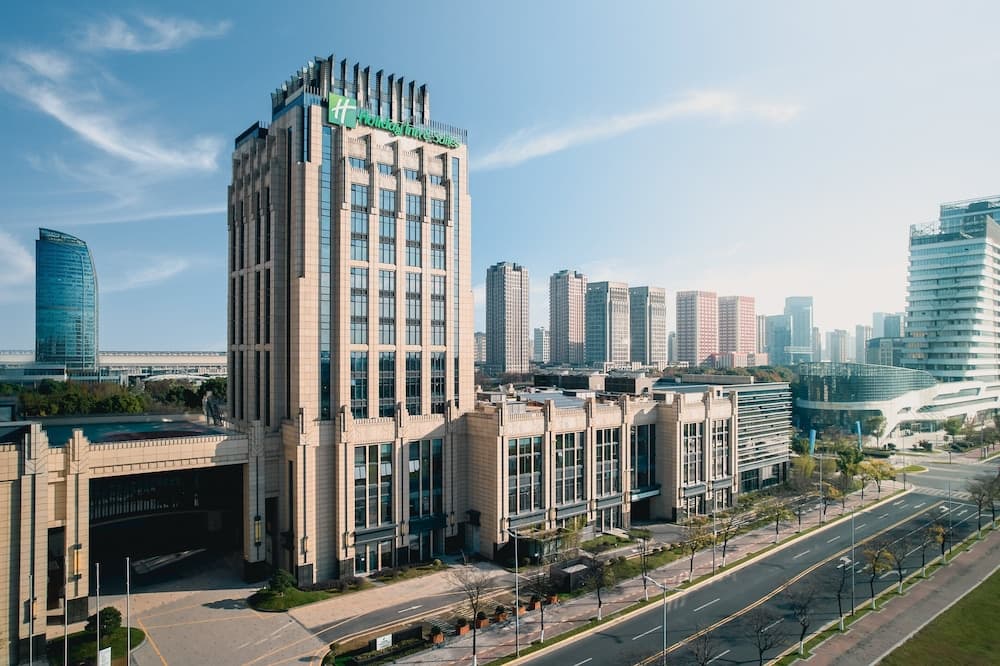Holiday Inn Hotel and Suites Kunshan Huaqiao, an IHG Hotel — Lujia